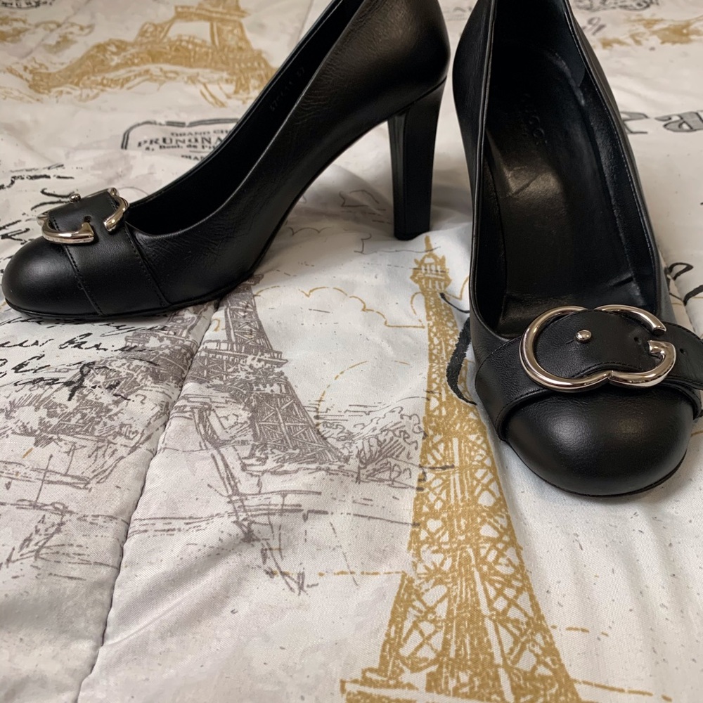 Gucci Black Leather Pumps with Silver Buckle - Picture 4 of 7